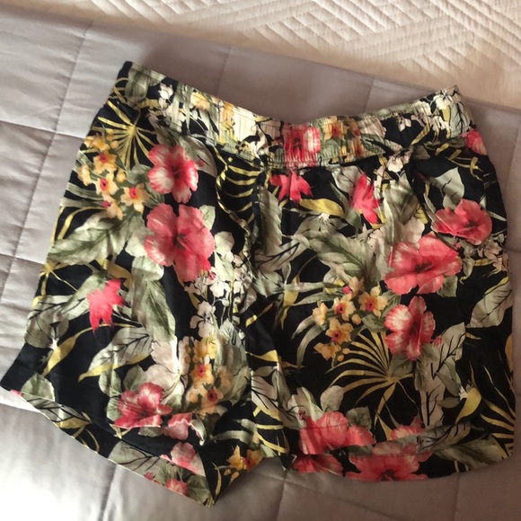 Floral shorts - Picture 1 of 1